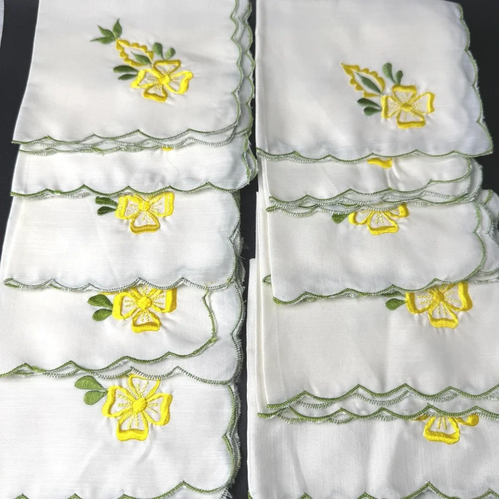Vintage 10 Embroidered Cocktail Luncheon Napkins 10 Cottagecore Floral Scalloped